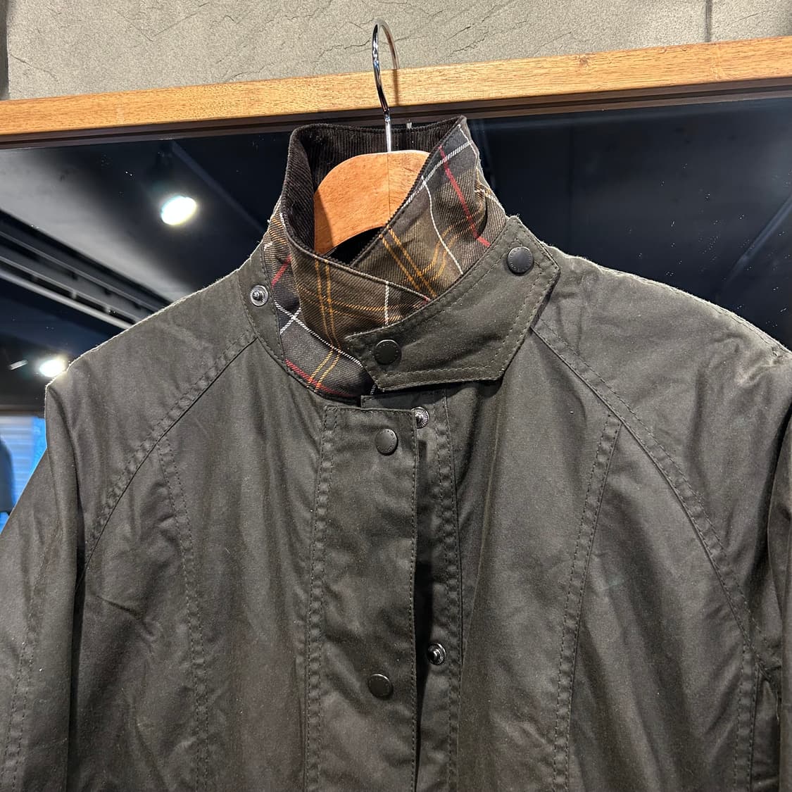 L) 바버 클래식 비드넬 비데일 왁스 자켓 올리브 상품이미지2