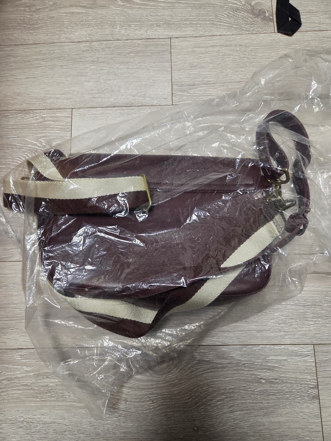 메이드웰 버건디 가죽 숄더백 상품이미지5