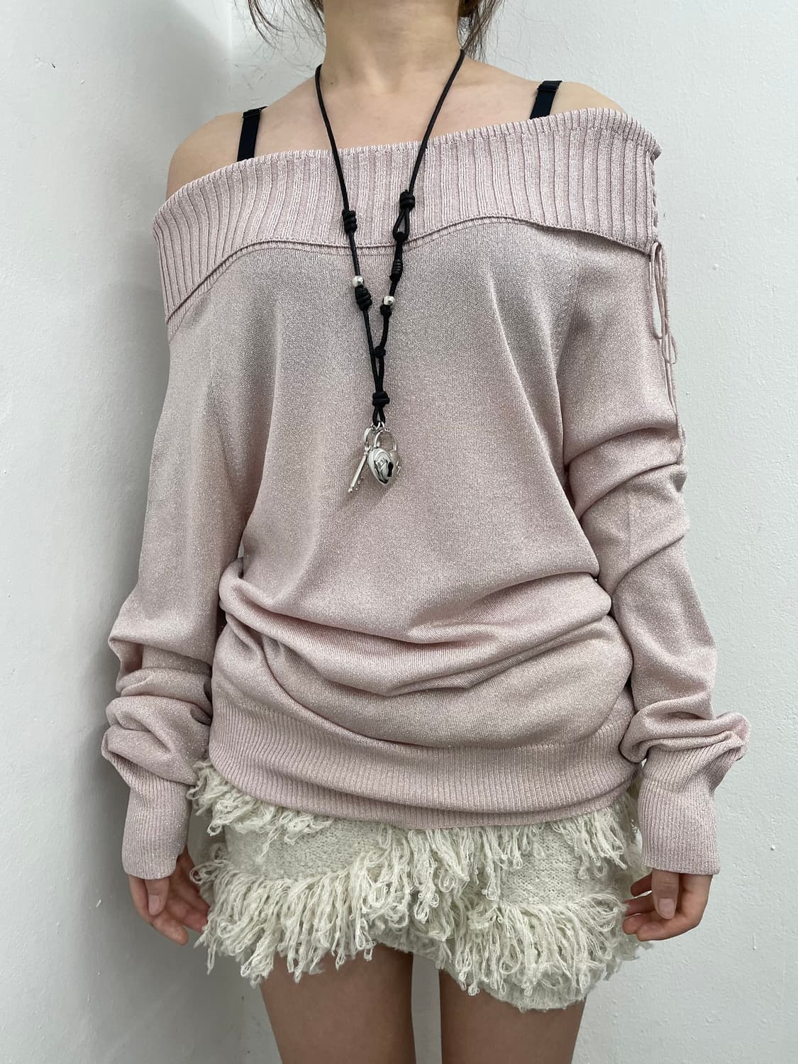 미쉘클랑 핑크 글리터 아일렛 오프숄더 니트 상품이미지2