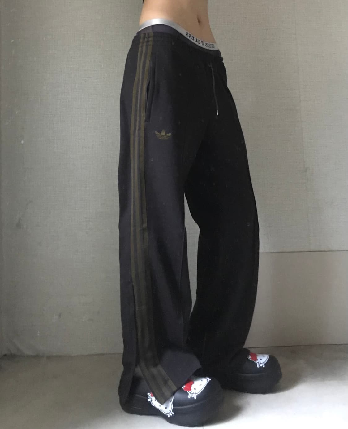 아디다스 00s 카키브라운 트레이닝 팬츠 상품이미지1
