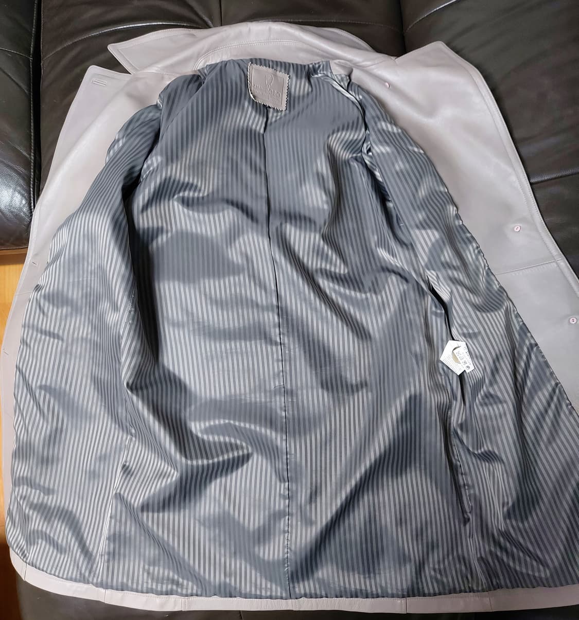 로보(ROBO) 여성 양가죽 코트 (M)

 상품이미지4