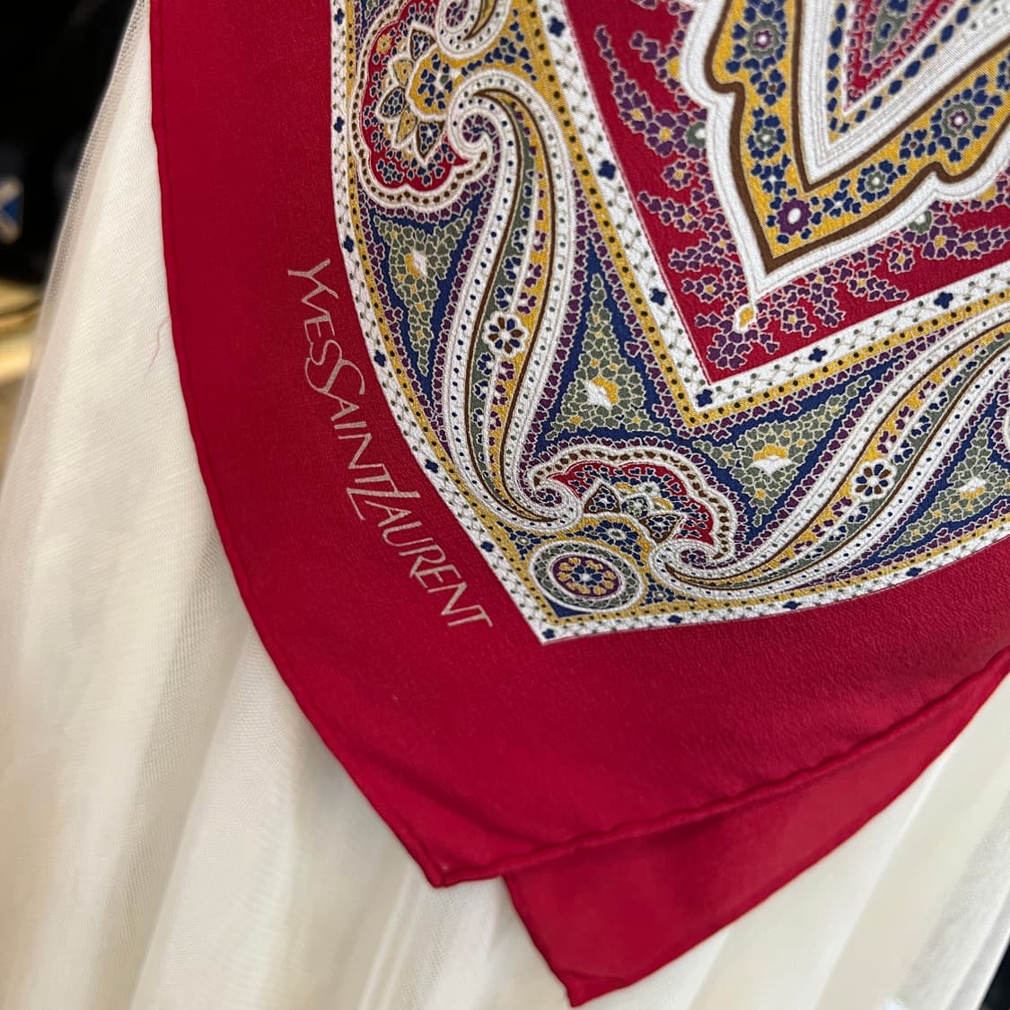 입생로랑 페이즐리 실크 스카프 상품이미지8