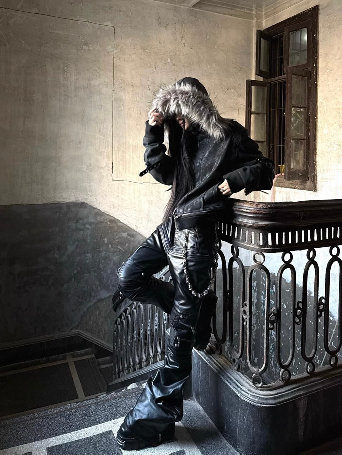 Distressed Waxed Zip Flare Jeans 상품이미지8