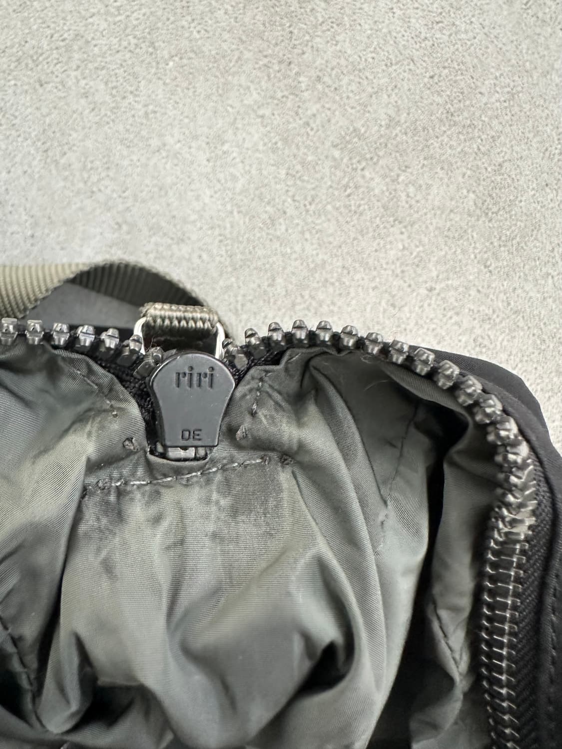 프라다 스포츠 00s 유틸리티 나일론 크로스백 상품이미지10