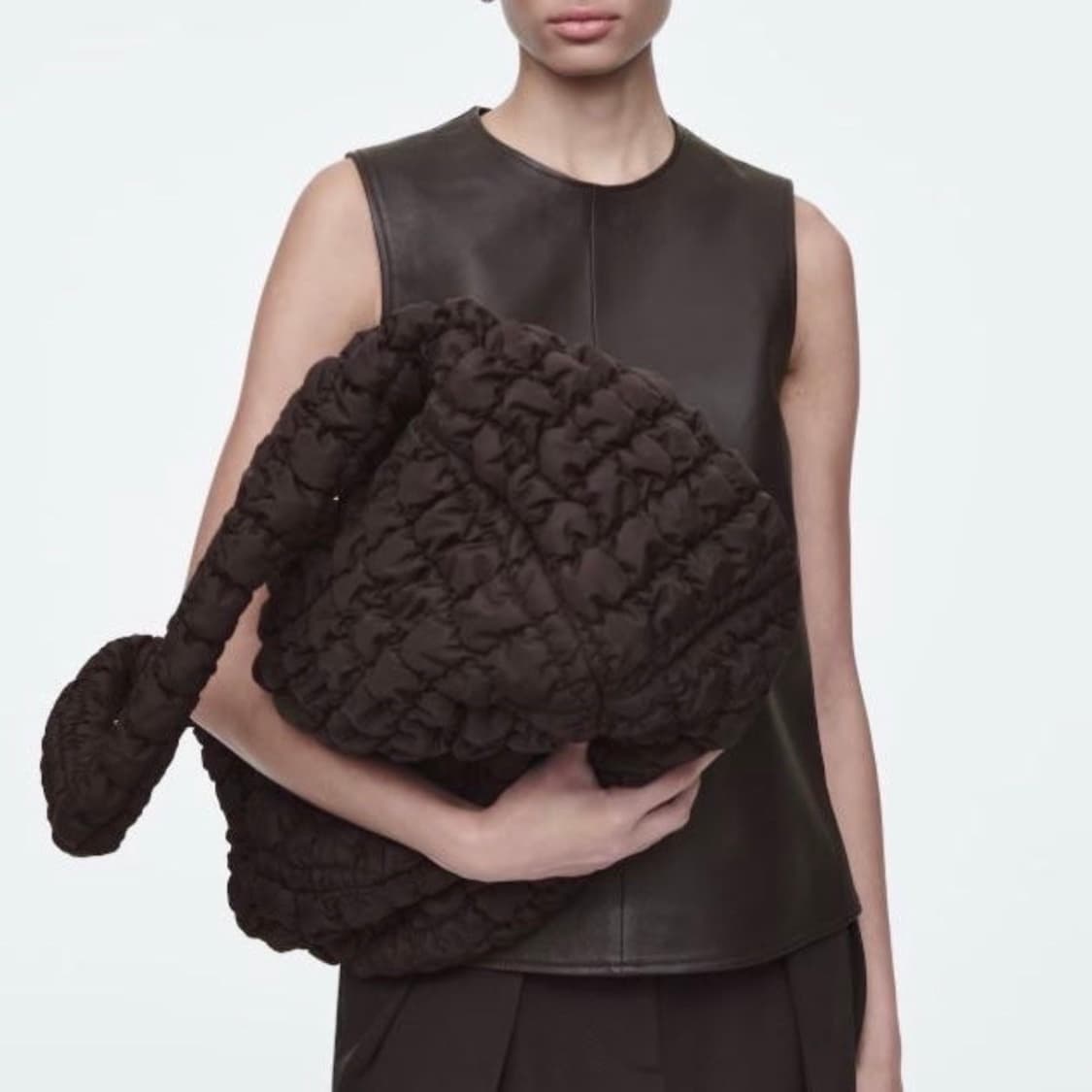 (제니 구름백)COS 퀼티드 숄더백 브라운 상품이미지2