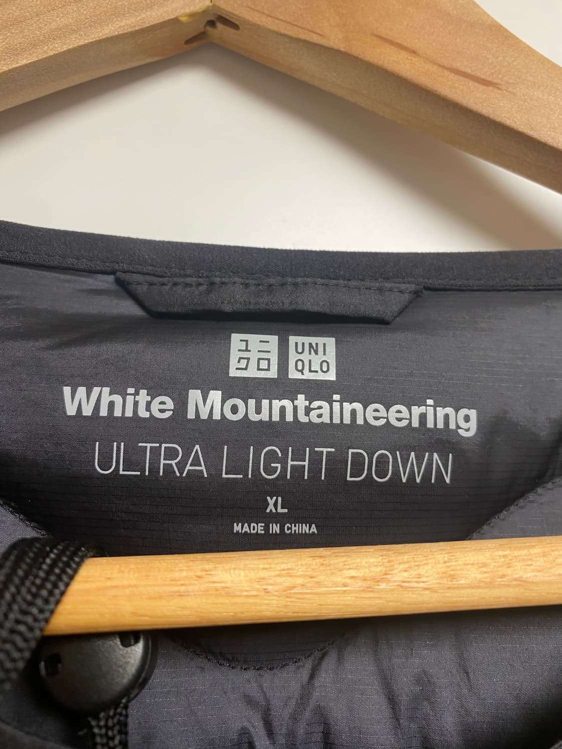 유니클로 화이트마운티니어링 블랙 경량패딩XL 상품이미지2
