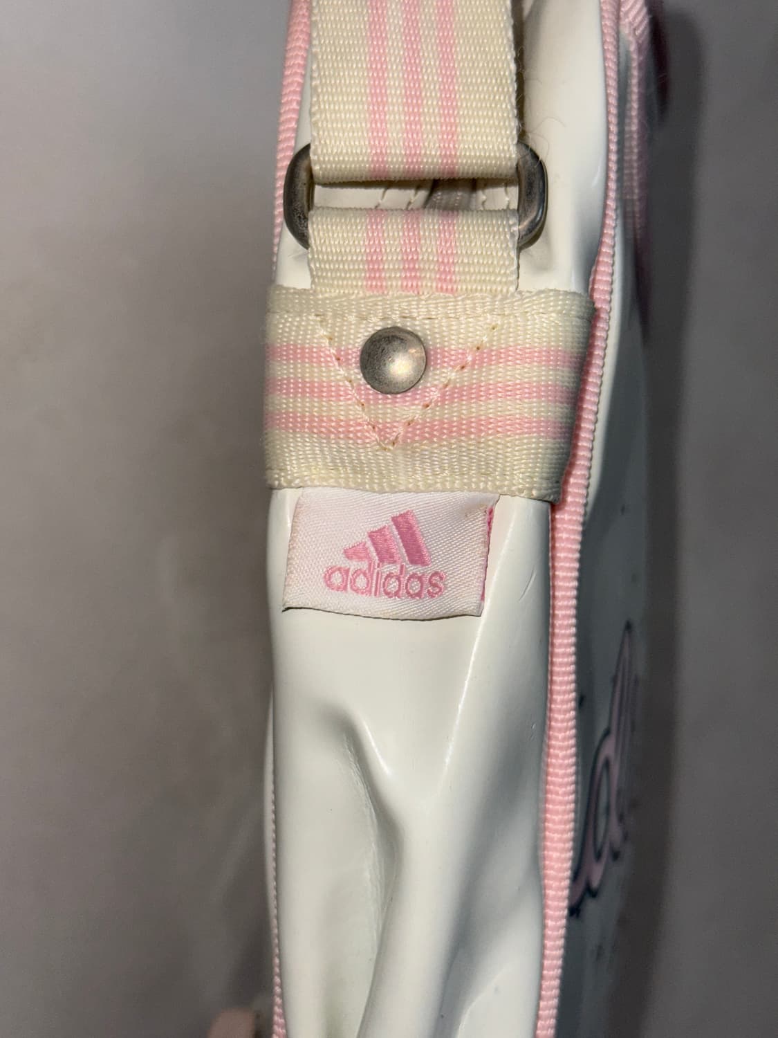 Adidas ‘adigirl’ pink white enamel 크로스백 상품이미지3