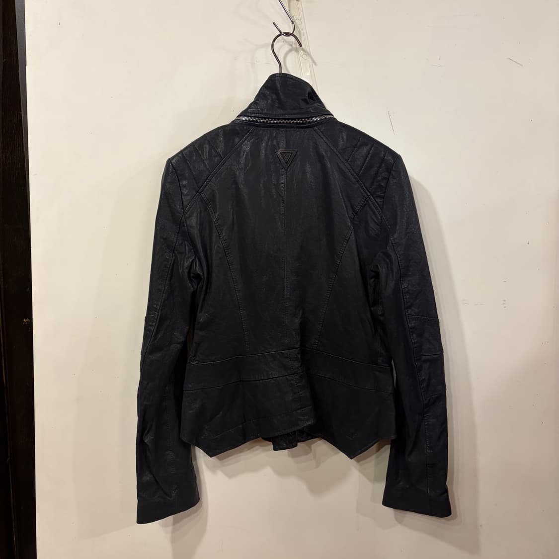 게스 램스킨 하이넥 사선레더자켓 상품이미지5