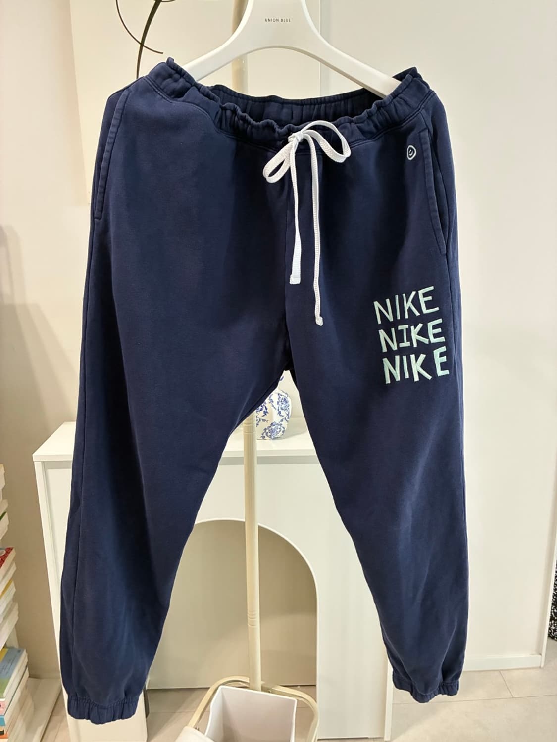 나이키 스마일로고  트레이닝바지 상품이미지1