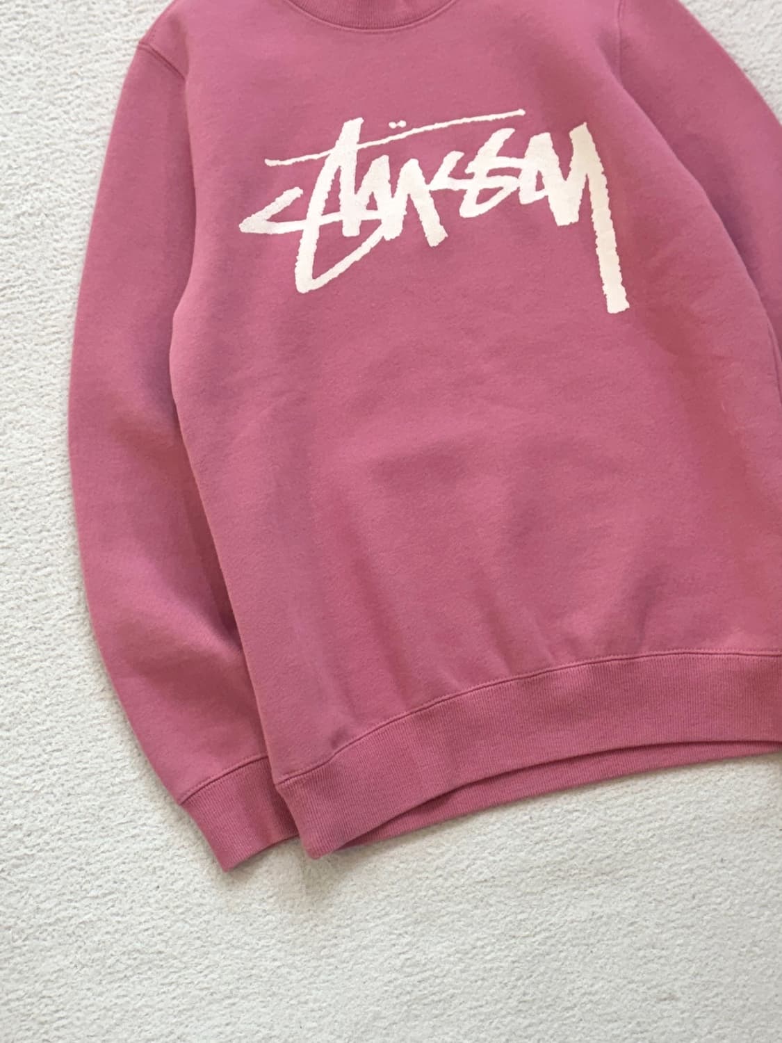 새상품 스투시 핑크 맨투맨 스탁로고 상품이미지3