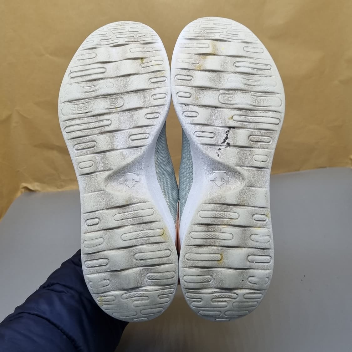 데상트 스카이 브리드 여성운동화240  상품이미지3