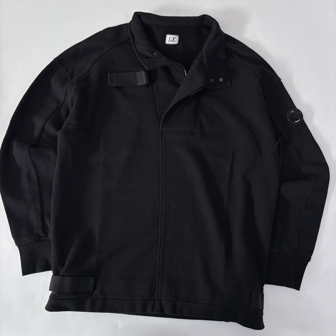 C.P company 씨피컴퍼니 벨크로 스트랩 맨투맨 상품이미지1