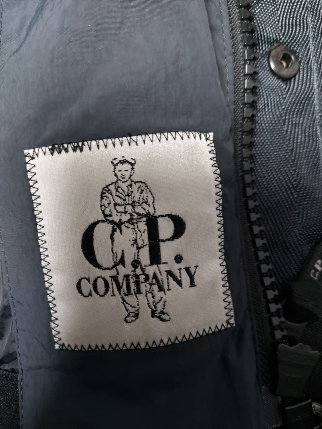 CP컴퍼니 고글 다운 후드 베스트 (105) 상품이미지8