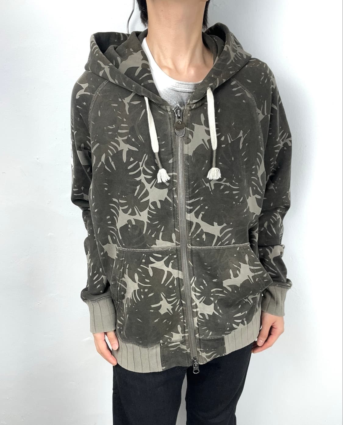 Armani Jeans Hidden Jungle Zip-Up Hoodie 상품이미지1