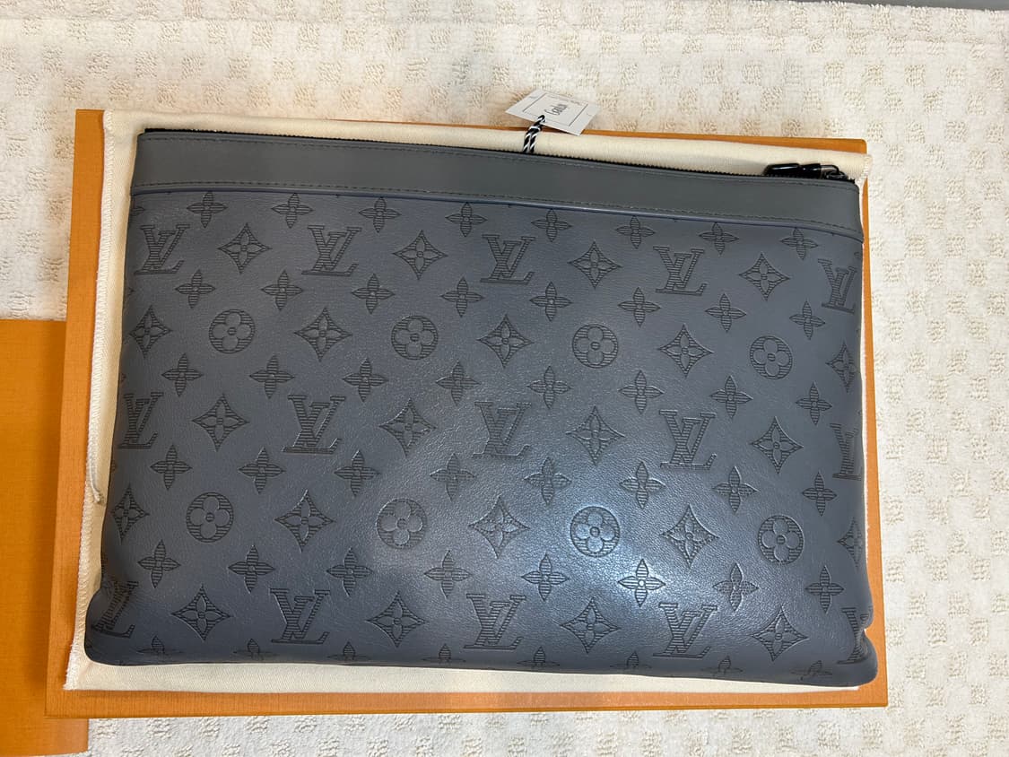 [정품/중고] 루이비통 포쉐트 디스커버리 모노그램 쉐도우 앙트라시트 클러 상품이미지3