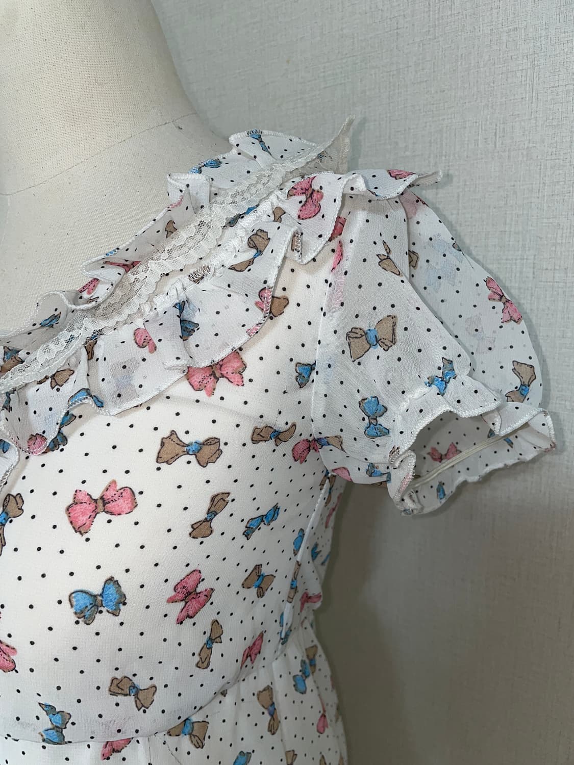 리본 도트 쉬폰 프릴 블라우스 상품이미지3