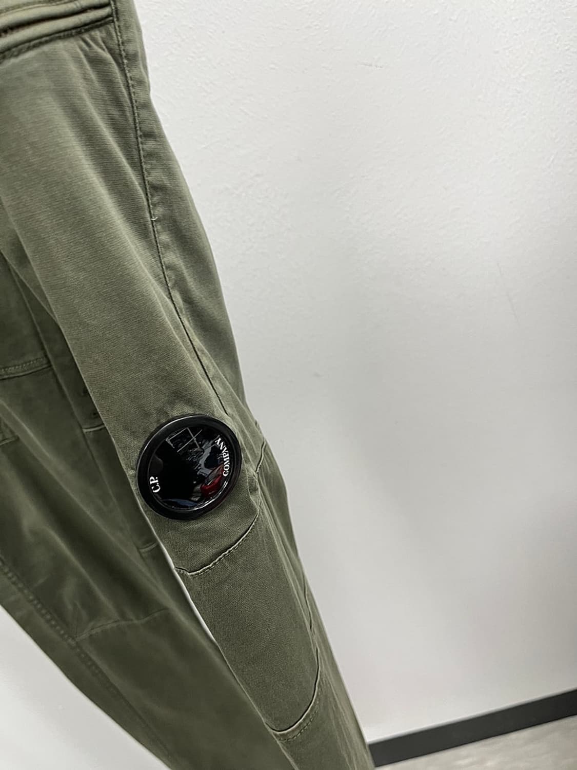 31-32) CP컴퍼니 렌즈 카키팬츠  상품이미지2