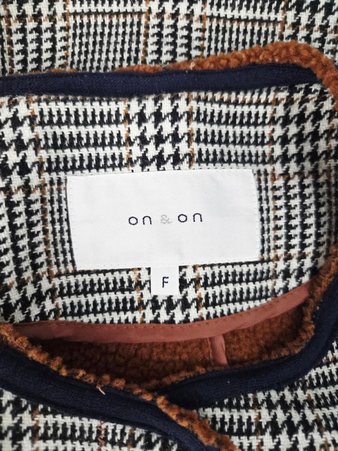 on & on 온앤온 클래식 체크 덤블 안감 노카라 코트 상품이미지6