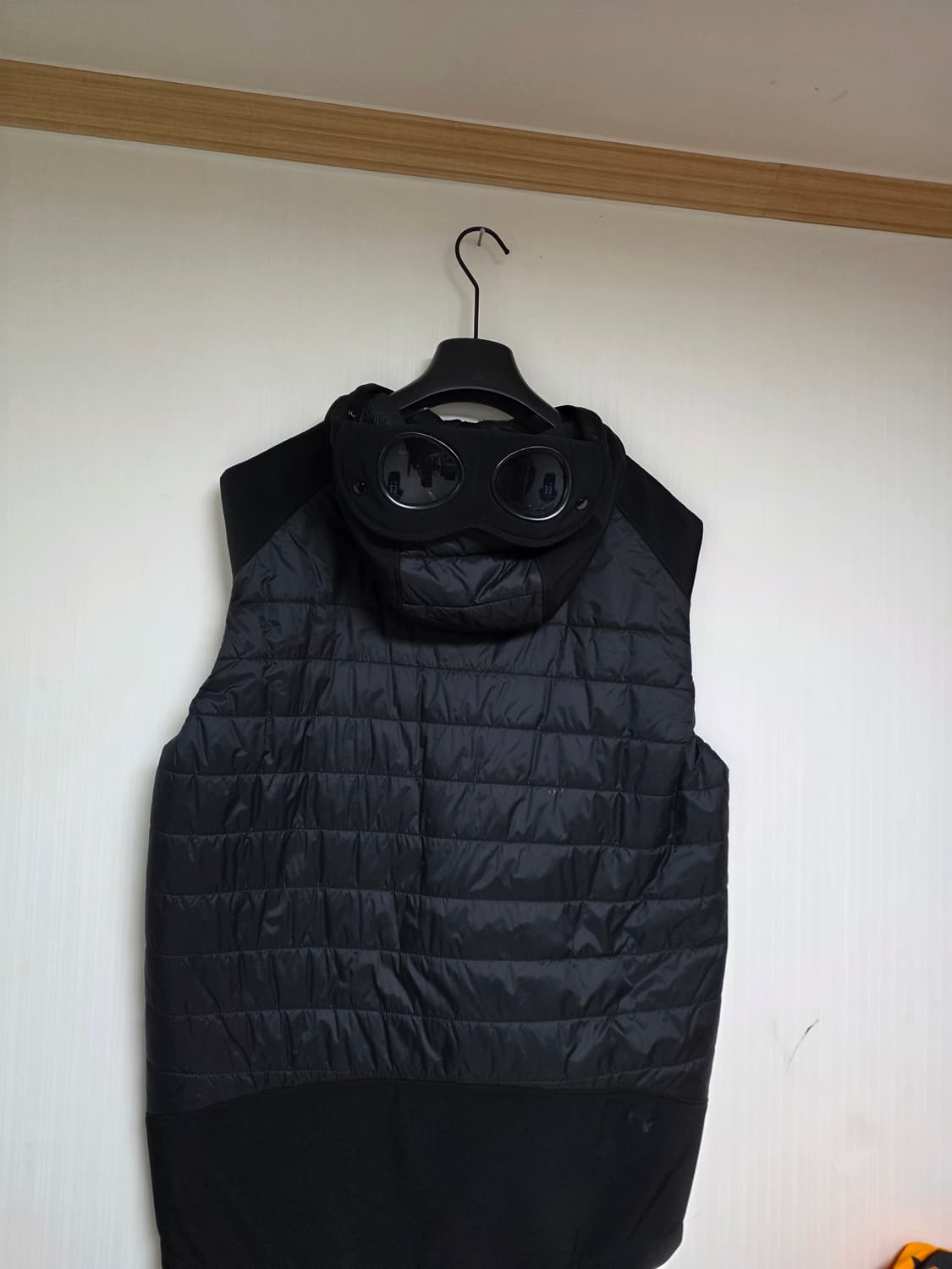 CP컴퍼니 고글 조끼패딩 상태 S 52 사이즈 판매 상품이미지1