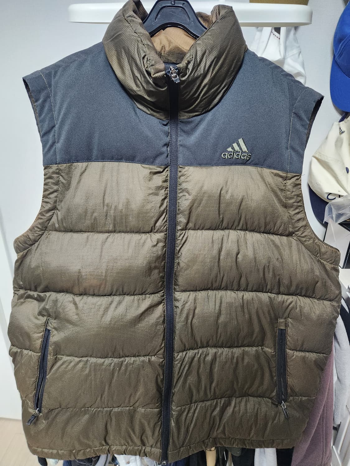 아디다스 패딩조끼 팝니다 상품이미지1
