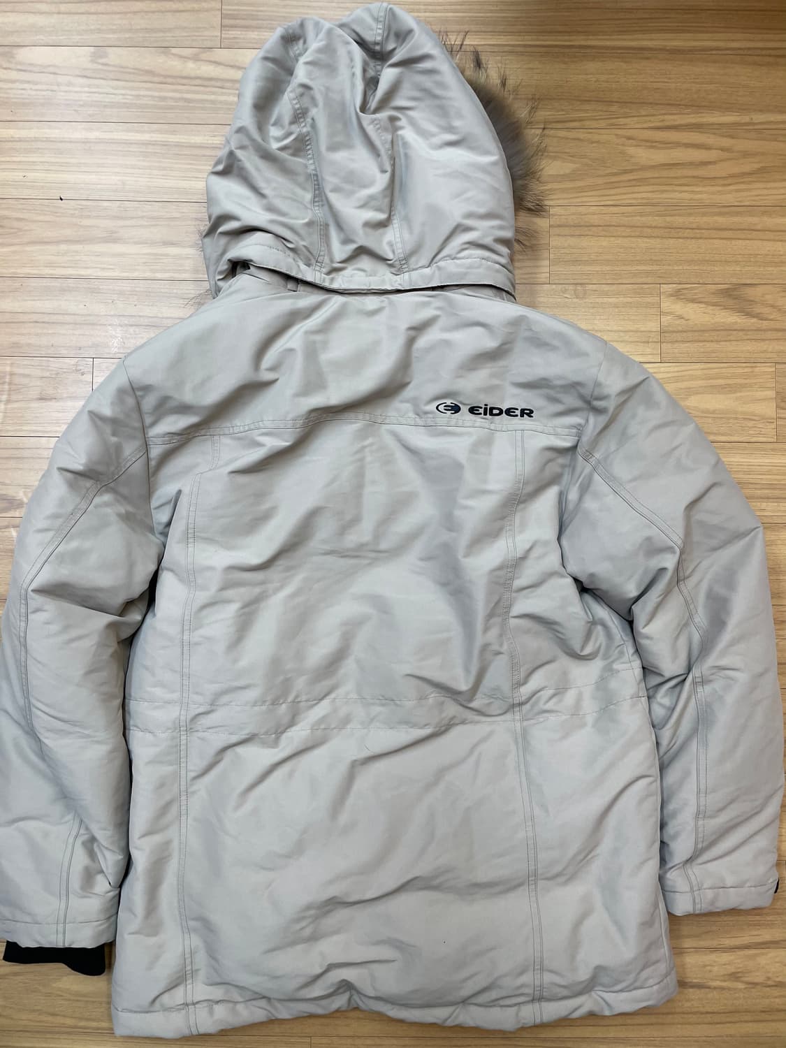 아이더 남성 패딩 베이지 색상 판매합니다. XXL(110) 사이즈이고,  상품이미지2