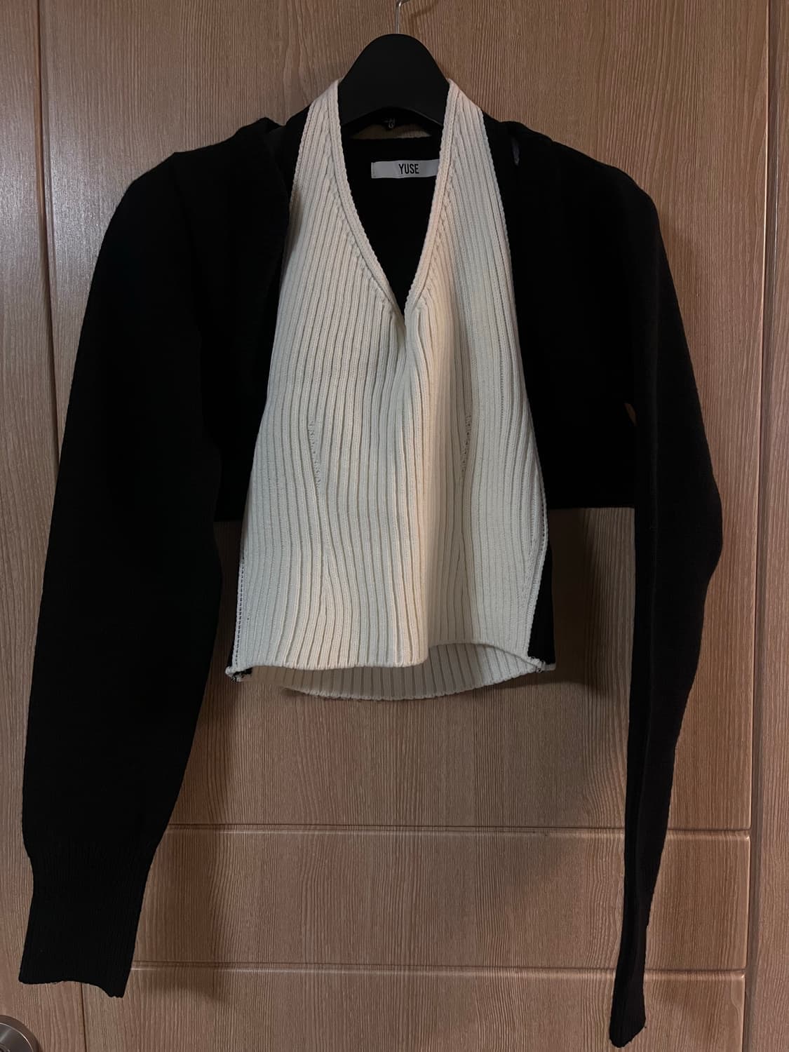 카리나 유즈 홀터 브이넥 니트 상품이미지4