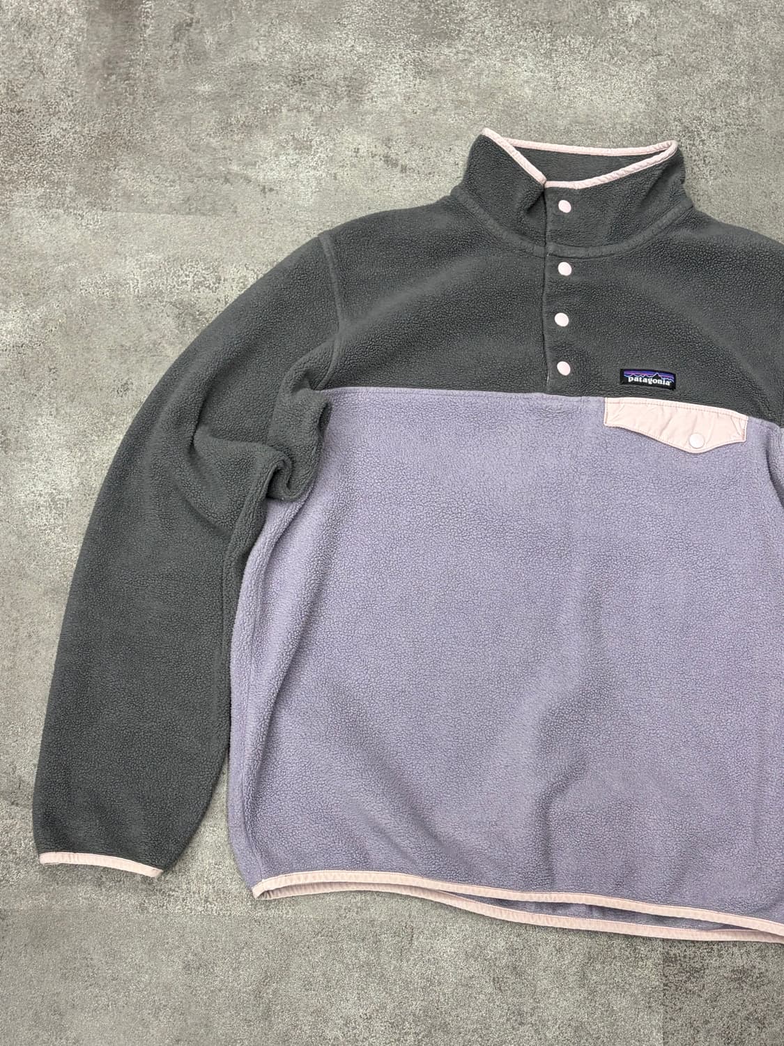 10s 파타고니아 신칠라 플리스 풀오버 회색/보라 투톤. 상품이미지4