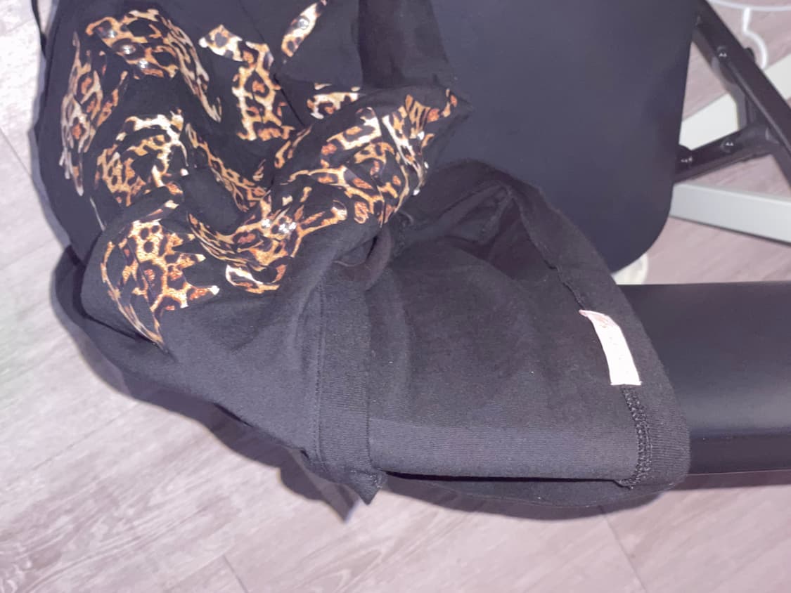 베이비메탈클럽베메클babymetalclub 레오파드 로고 오프숄더 티 상품이미지3