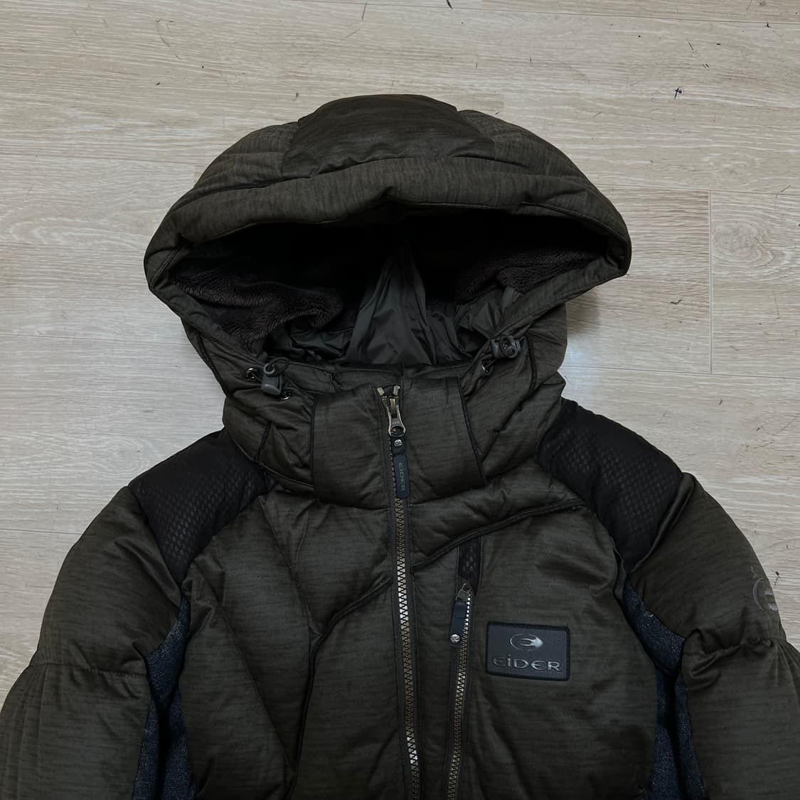 아이더 여성 아웃도어 덕다운 700 후드 패딩 점퍼 [브라운] M/95 상품이미지2