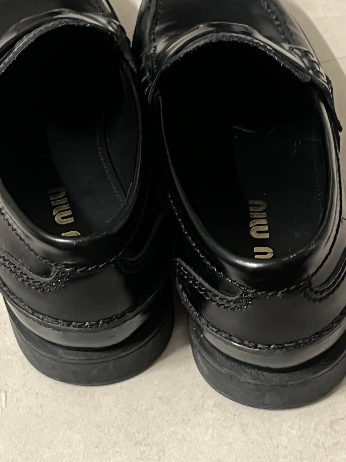 36 미우미우 페니로퍼 상품이미지3