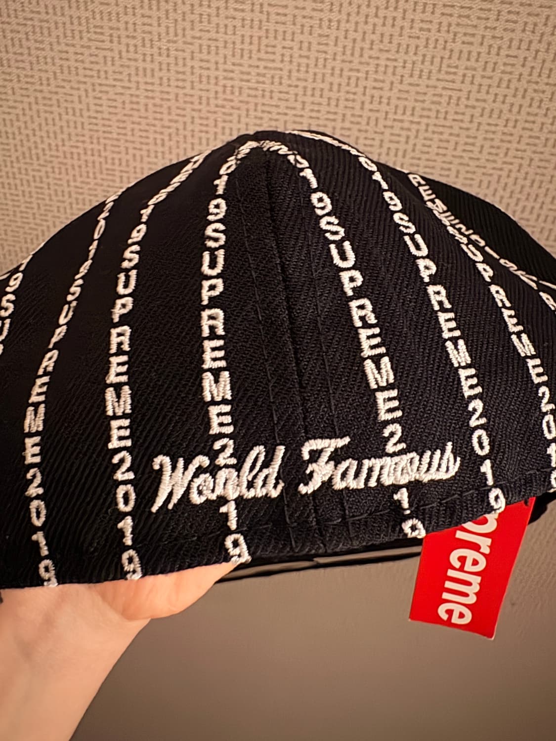 슈프림X뉴에라 콜라보 텍스트 스트라이프 캡 블랙 상품이미지2