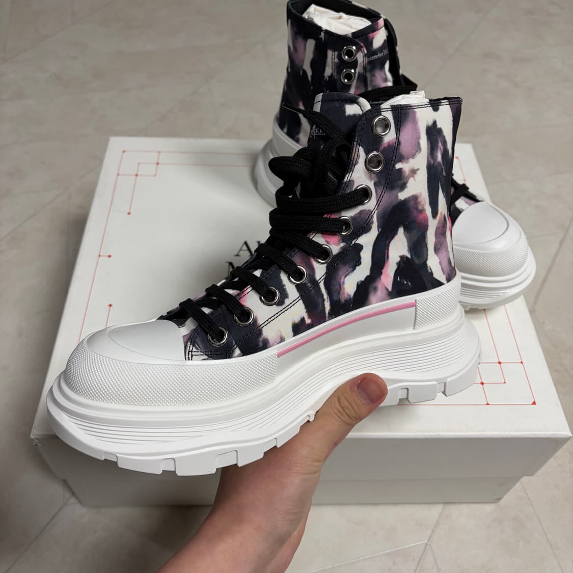 [새상품]알렉산더맥퀸 페인팅 트레드 슬릭 부츠 화이트 230 240 상품이미지1