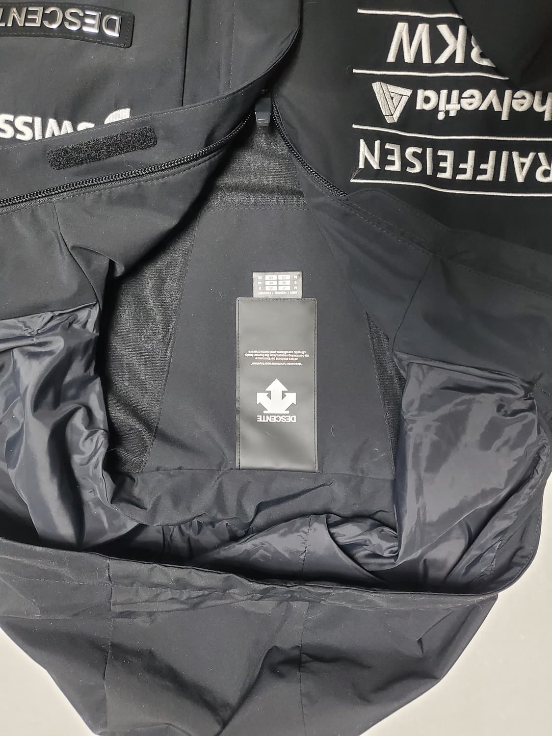 데상트 스위스 스키팀 바람막이 자켓 M 상품이미지3