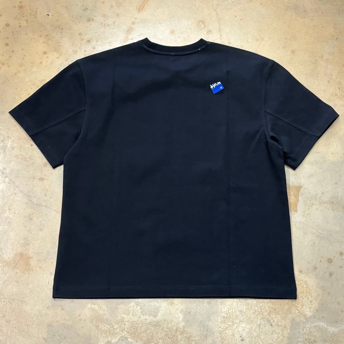 XS 새상품 아더에러 블랙 반팔티 상품이미지3