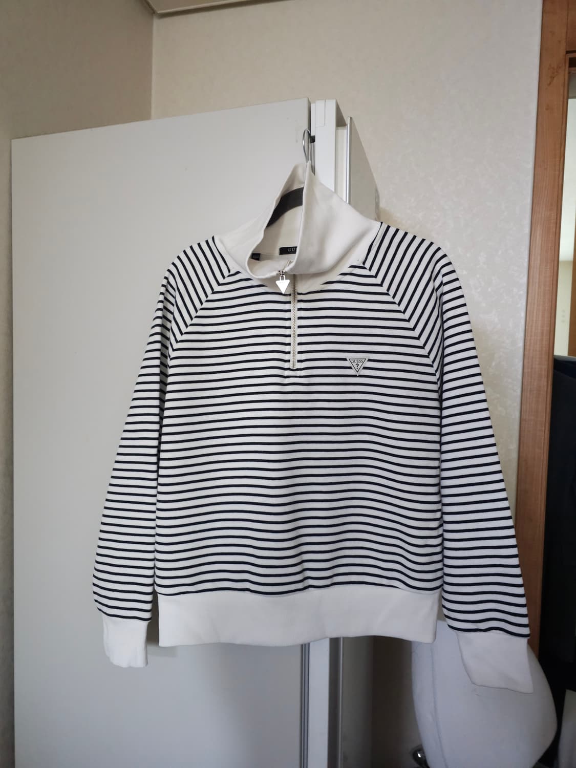 게스 스트라이프 기모 반집업 맨투맨 상품이미지1