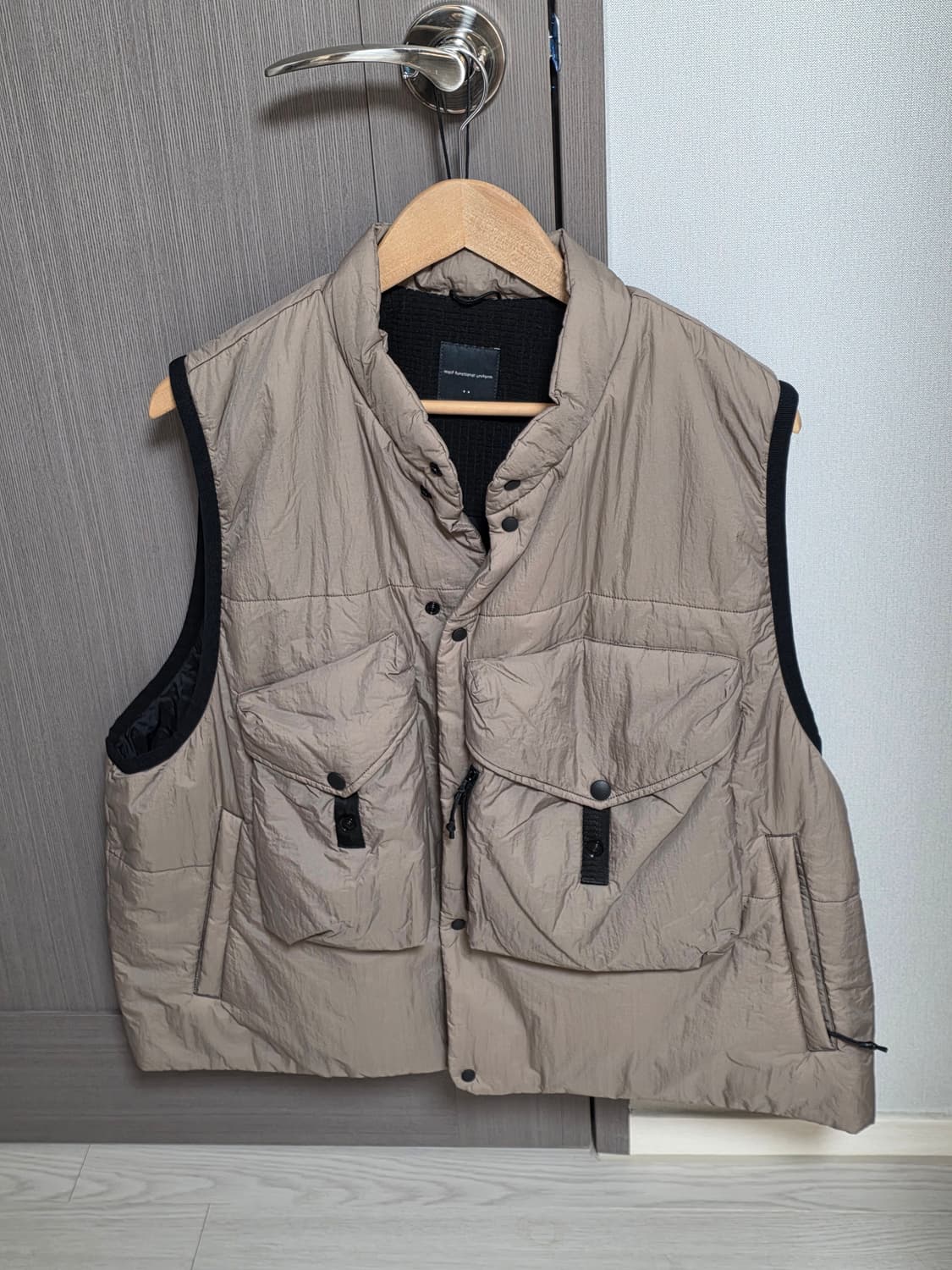 모이프(aw24) 오버밀 베스트 잠본 색상 m사이즈 팝니다 상품이미지1