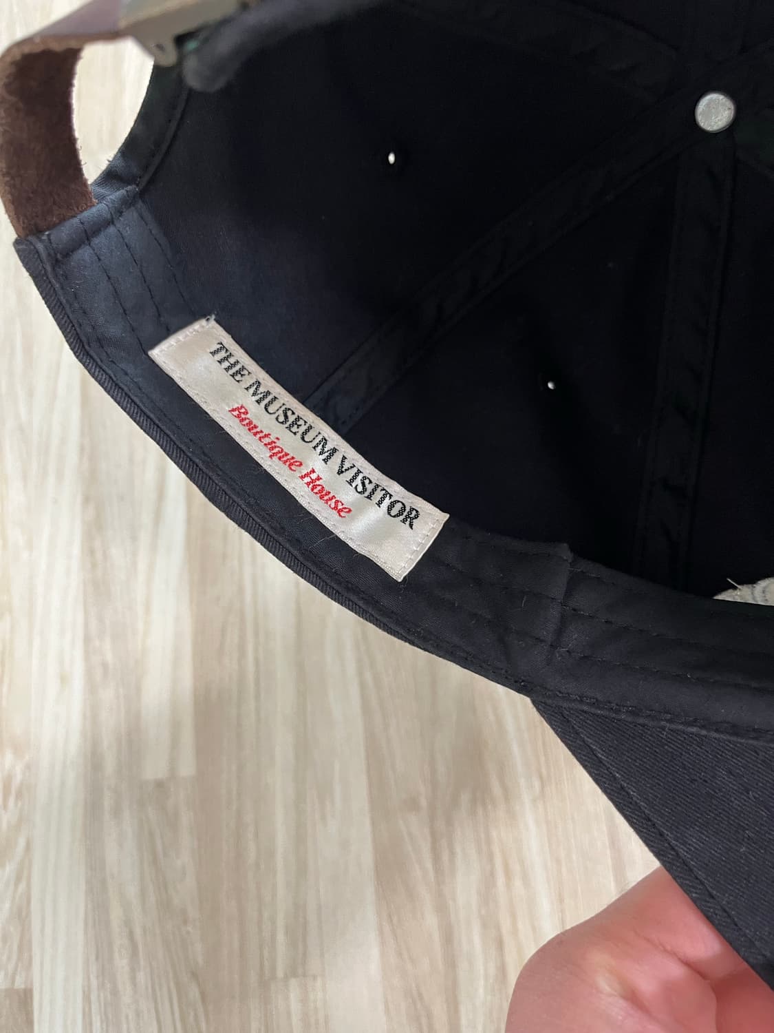 더뮤지엄비지터 모자 상품이미지3