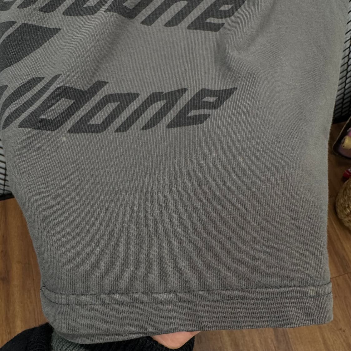 웰던 WE11DONE 롱슬리브 전면 레터링 로고 포인트 차콜 상품이미지10