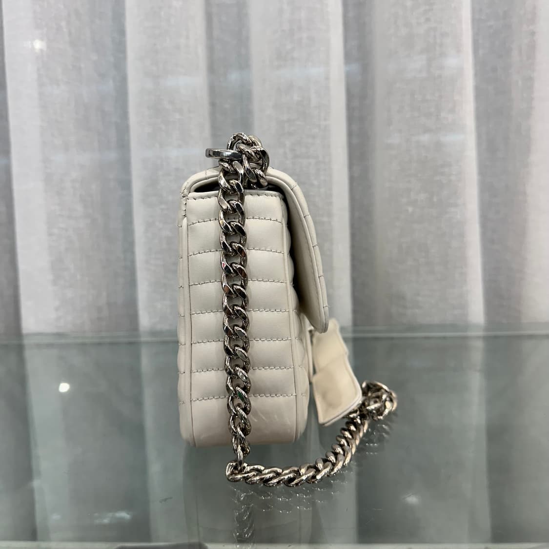 프라다 다이어그램 화이트 체인 숄더백 상품이미지4