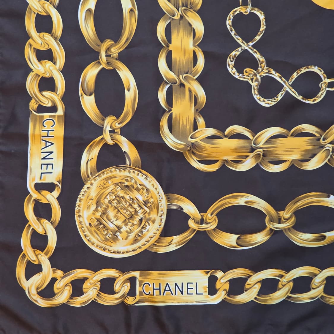 샤넬 chanel cc로고 체인 메달리온 패턴 빈티지 스카프 상품이미지4