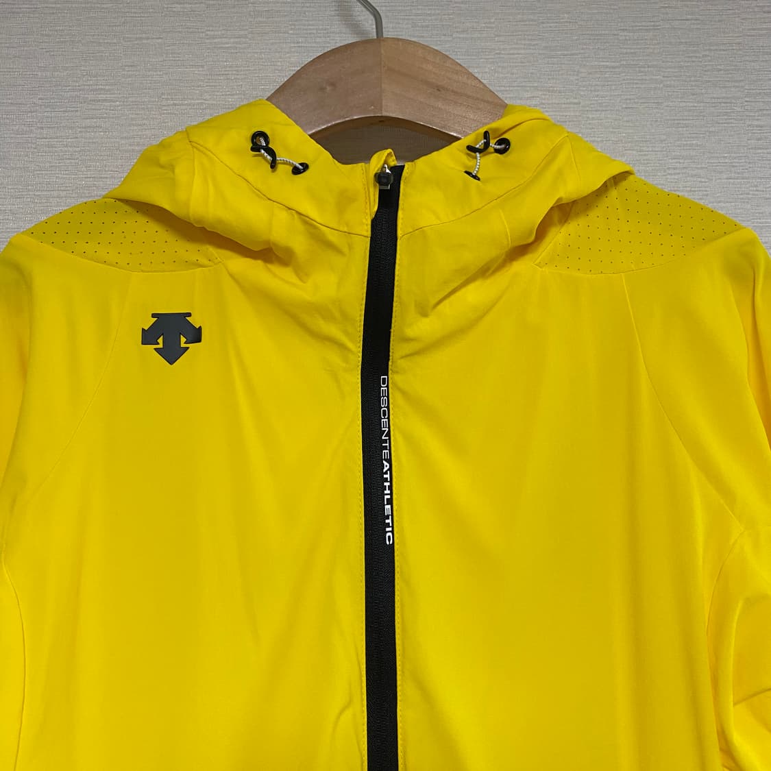 데상트 러닝 메쉬 바람막이 여성 옐로우 S 상품이미지2