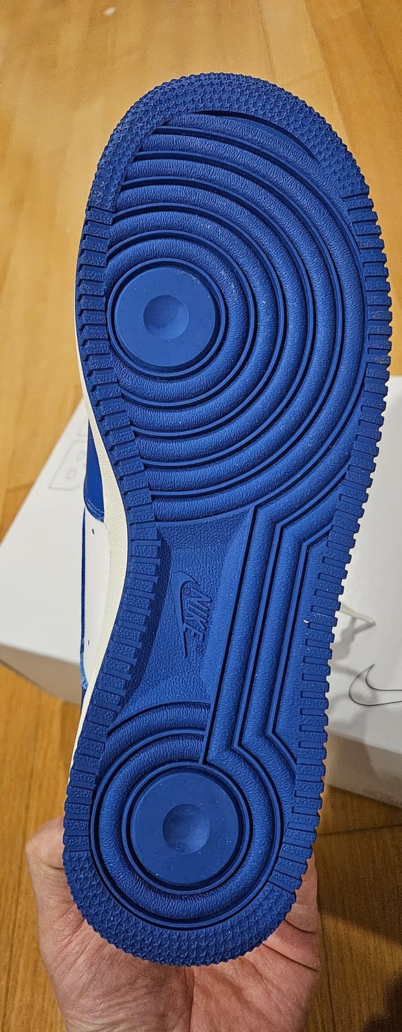 나이키 에어포스1 바이유 제품입니다. 상품이미지2