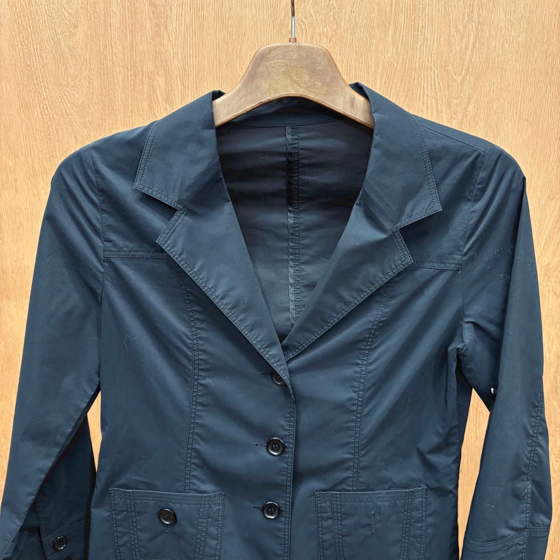 꾸레쥬 코튼 블렌드 테일러드 자켓 노치드 라펠 스티치 절개 디테일 네이비 상품이미지4