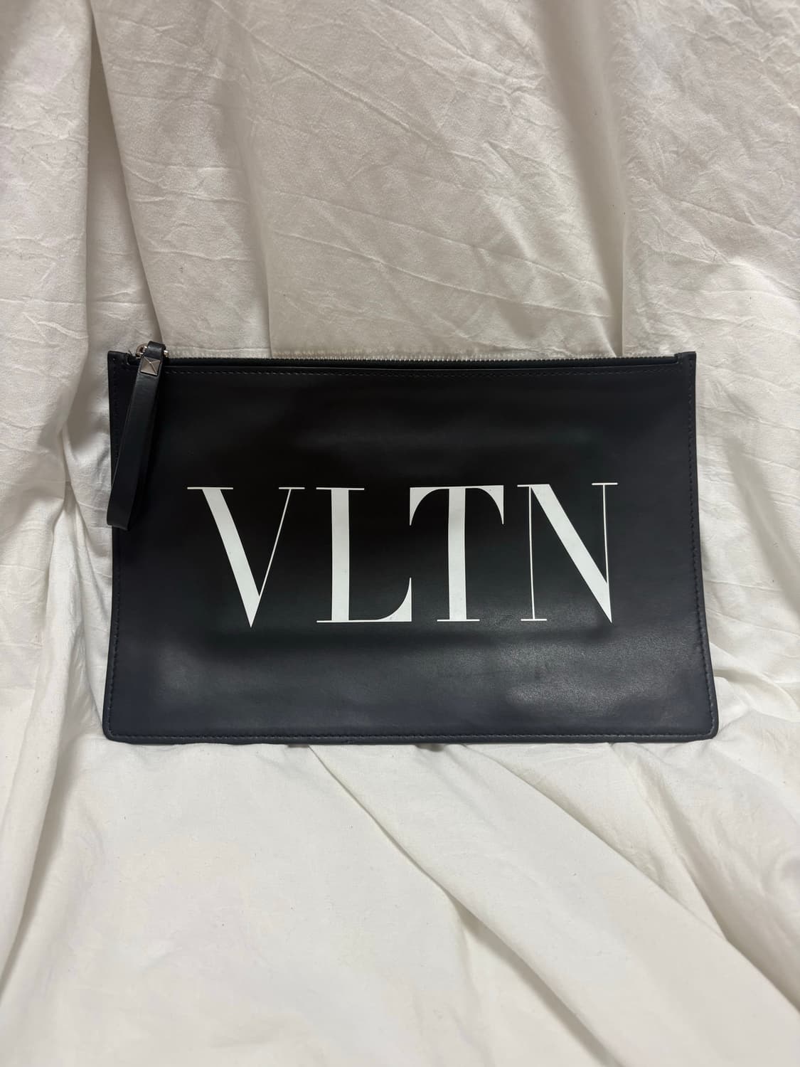 발렌티노 VLTN 카프스킨 클러치 상품이미지1