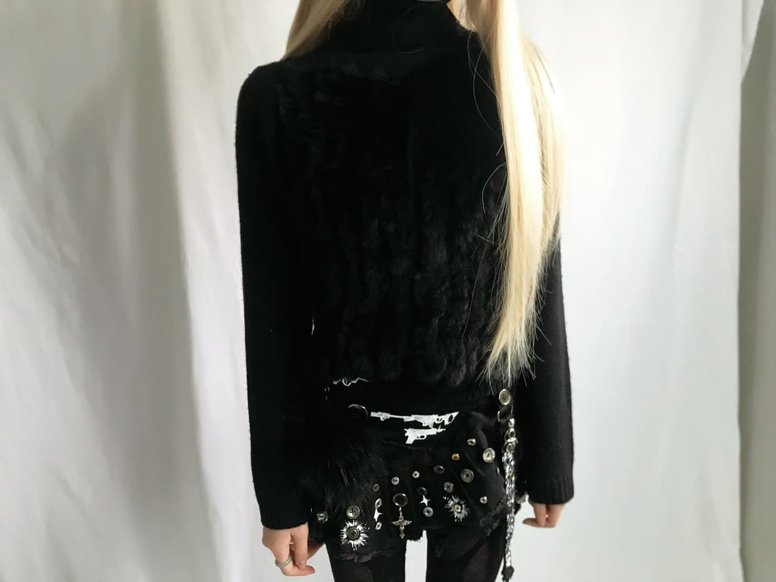 Black front fur turtleneck top 상품이미지1