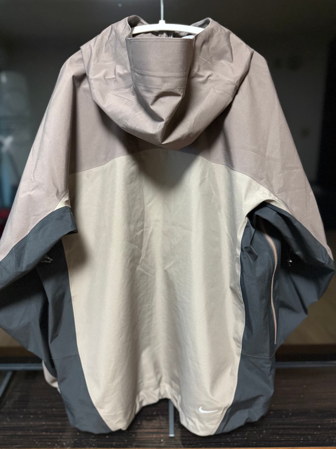 나이키 ACG 스톰핏 ADV 고어텍스 미저리 릿지 자켓 아이언 스톤  상품이미지2