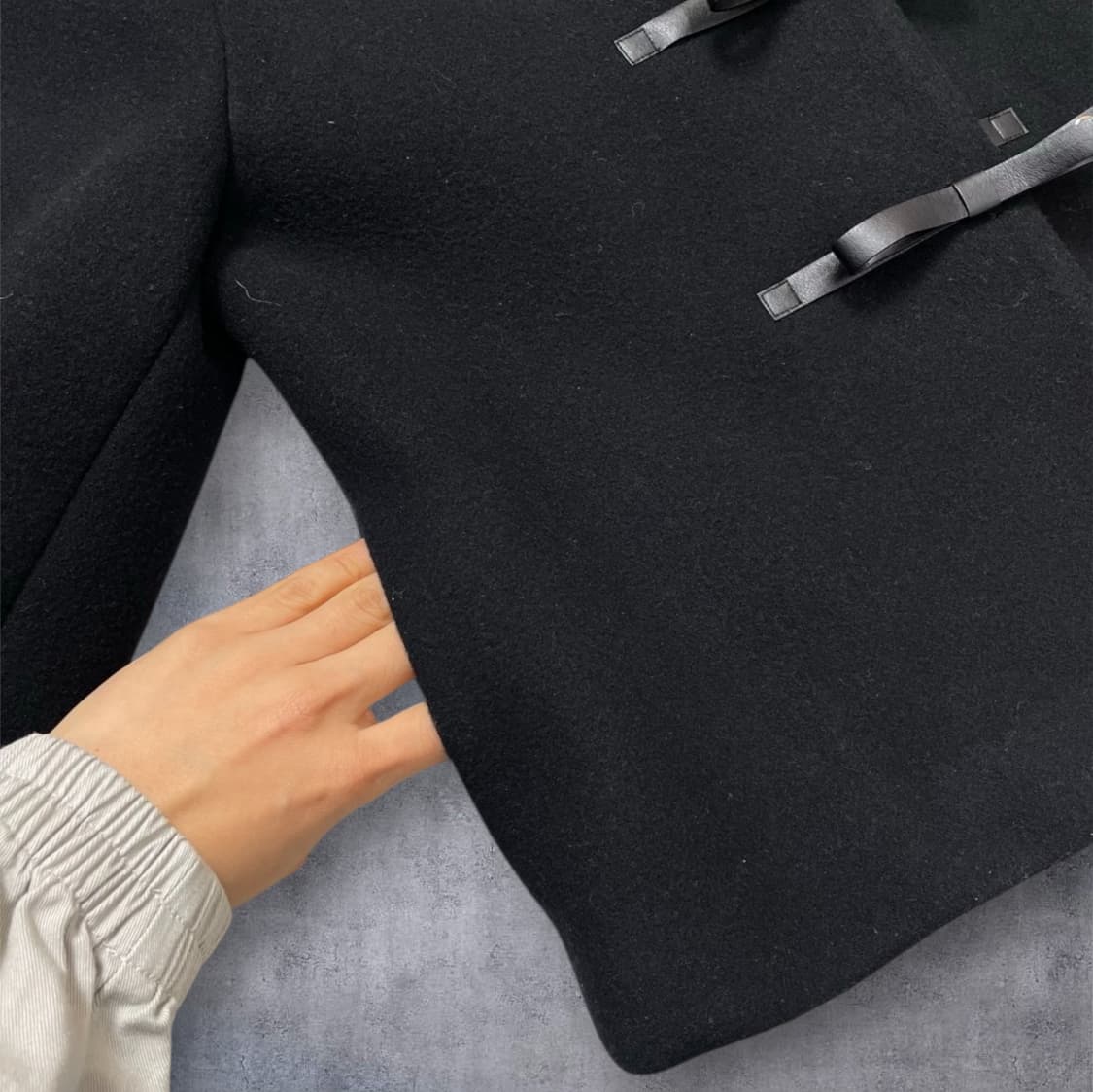 비뮤즈맨션 블랙 레더 리본 세일러 하프코트 34 상품이미지5