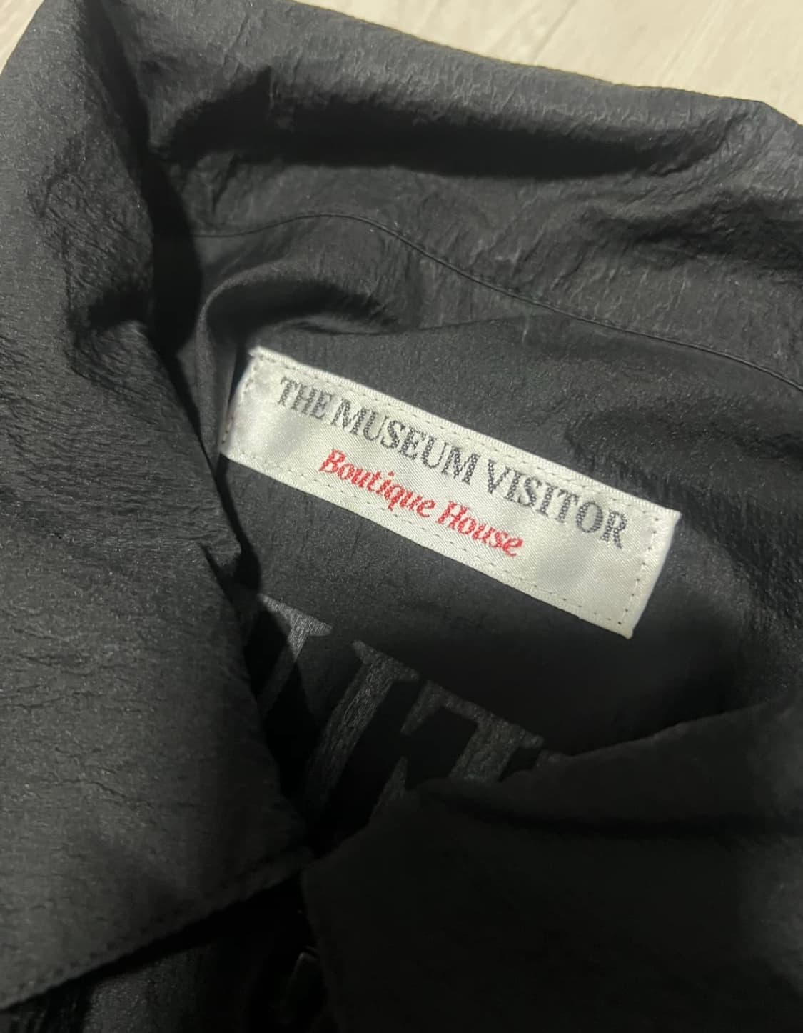 더뮤지엄비지터 바람막이 상품이미지4