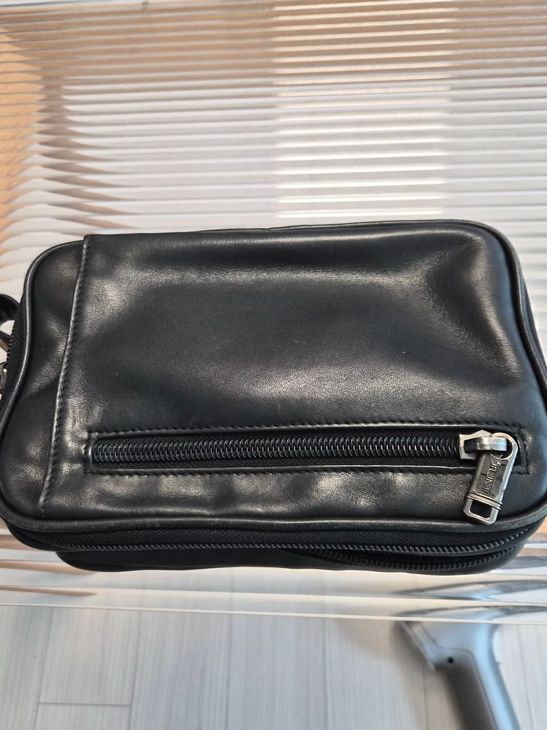 TUMI(투미)의 레더 클러치(세컨드백) 상품이미지2