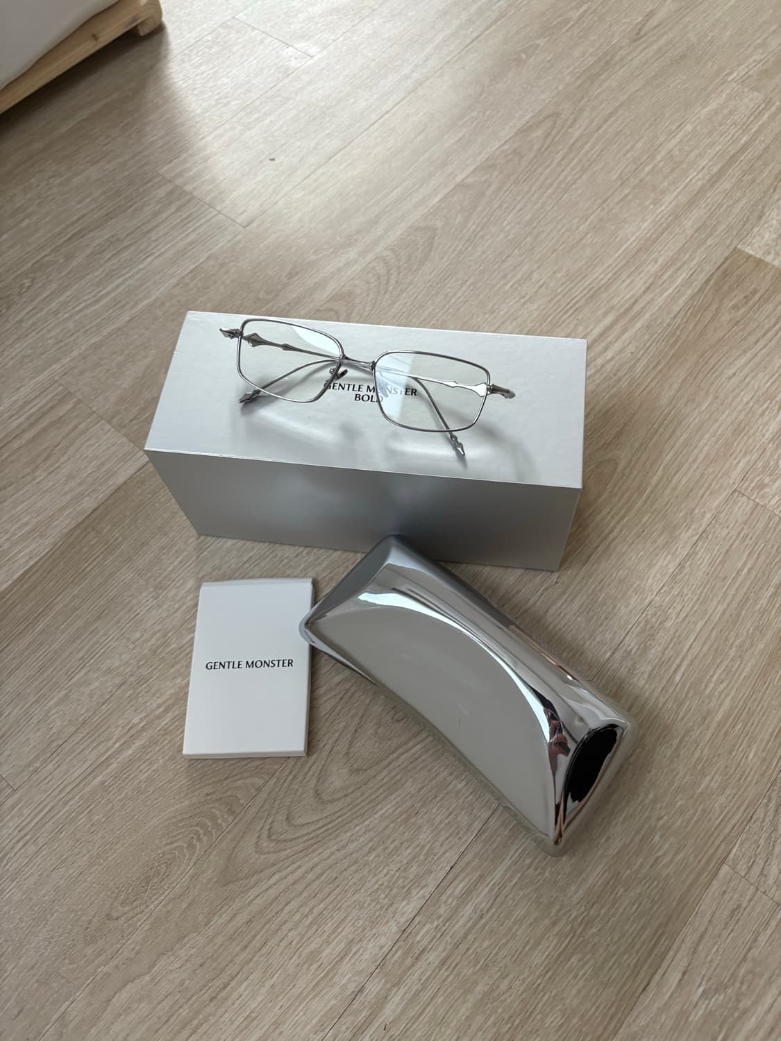 젠틀몬스터 아토믹02 상품이미지1